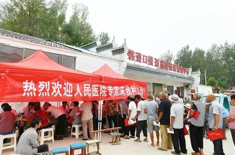 夏邑县拔尖人才卫生服务团在韩道口镇刘集村开展义诊活动