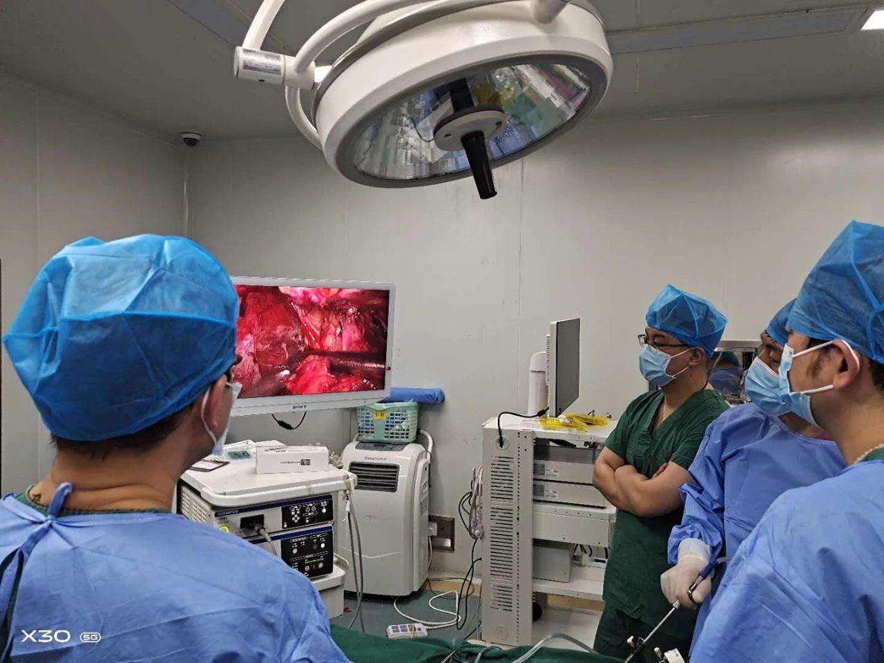 我院泌尿外科顺利完成“经直肠前列腺穿刺活检术”及“腹腔镜前列腺癌根治术”，使我县前列腺癌微创诊疗迈入新时代
